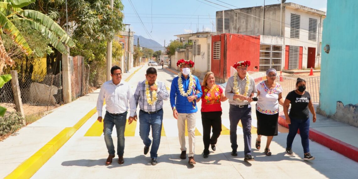 Rutilio Escandón inaugura obras de pavimentación de vialidades en colonia Plan de Ayala, en Tuxtla Gutiérrez