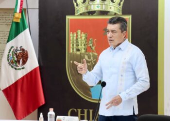 Felicita Rutilio Escandón a docentes de las secciones 7 y 40 por jornada electoral democrática y pacífica