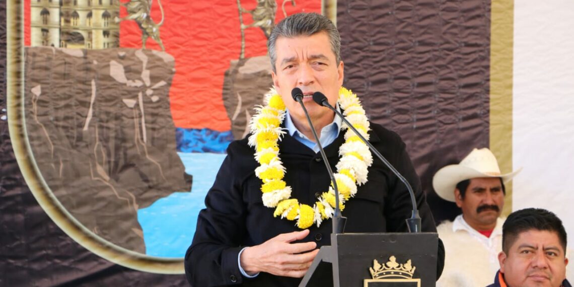 Inaugura Rutilio Escandón red de energía eléctrica en la localidad Nuevo Corral Chén El Ángel, en SCLC