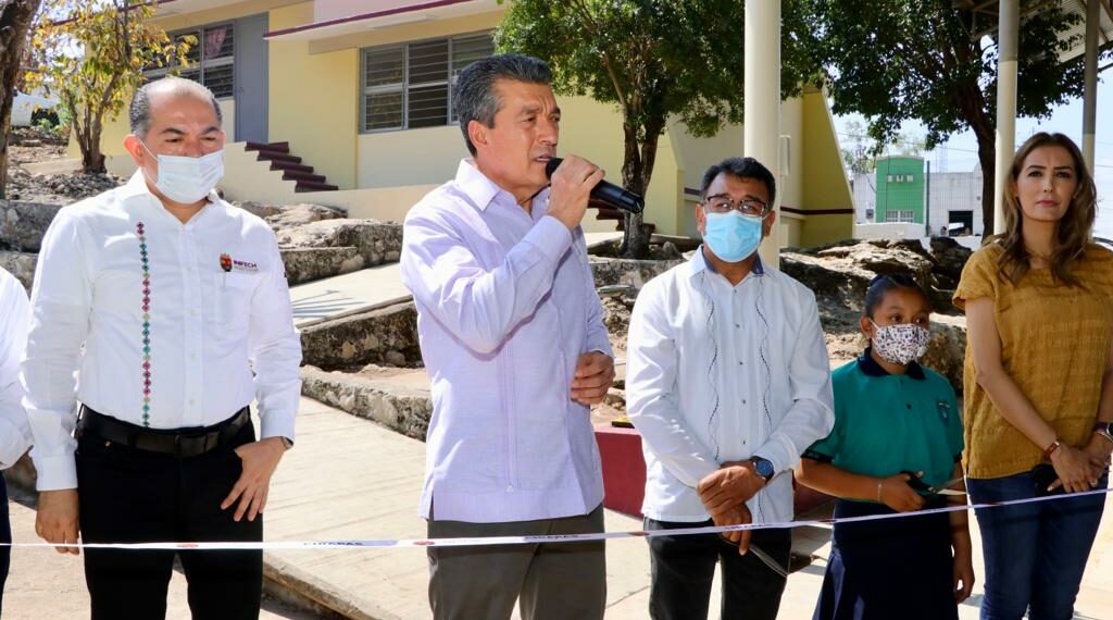 En San Lucas, Rutilio Escandón inaugura espacios en la Escuela Primaria México