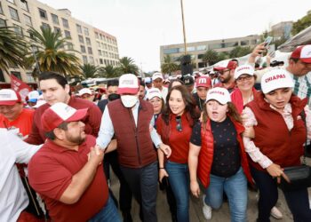 Zócalo de CDMX concentra a todo México en apoyo a AMLO; Rutilio Escandón encabezó contingente de Chiapas