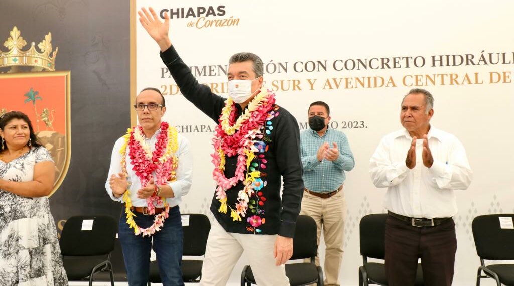 Rutilio Escandón inaugura Centro de Cómputo y calles en la Colonia Pacú de Suchiapa