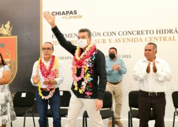 Rutilio Escandón inaugura Centro de Cómputo y calles en la Colonia Pacú de Suchiapa