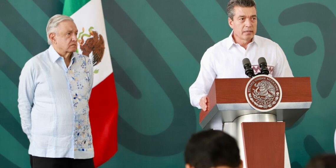 AMLO afirma que casi todos los hogares de Chiapas reciben apoyo federal; Rutilio Escandón agradece inversión en el estado