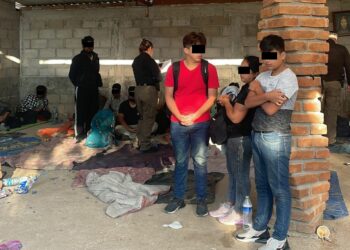 EN CATEO FGR ASEGURA A TRES PERSONAS Y RESCATA A 29 INDOCUMENTADOS EN CHIAPAS