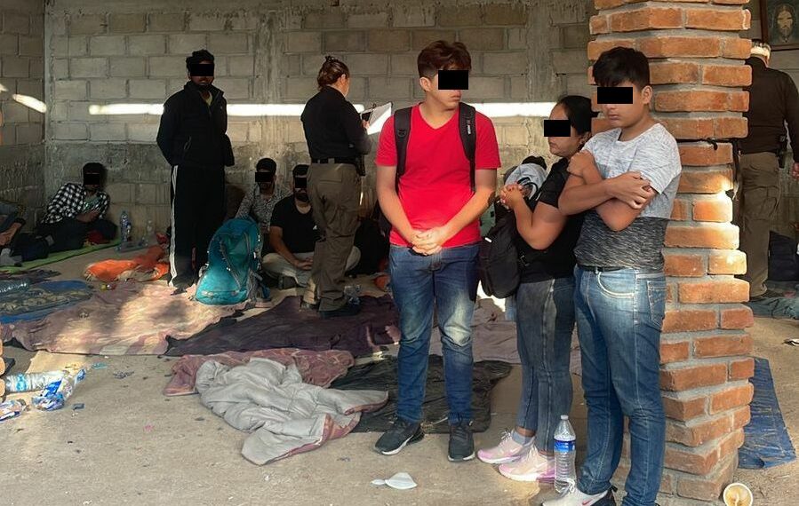 EN CATEO FGR ASEGURA A TRES PERSONAS Y RESCATA A 29 INDOCUMENTADOS EN CHIAPAS