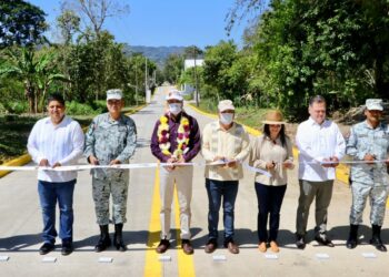 En Palenque, Rutilio Escandón inaugura el camino de acceso a las instalaciones de la Guardia Nacional