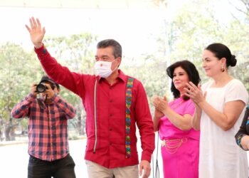 Rutilio Escandón da banderazo de salida a 232 Taxis Seguros para Mujeres en Tuxtla Gutiérrez