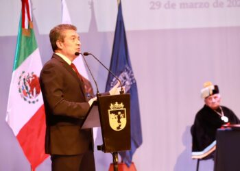 Reconoce Rutilio Escandón al doctor Fernán Pavía, por poner sus conocimientos al servicio de Chiapas