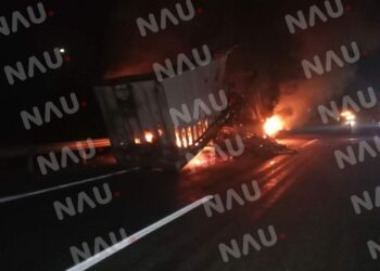 Se incendia caja de tráiler