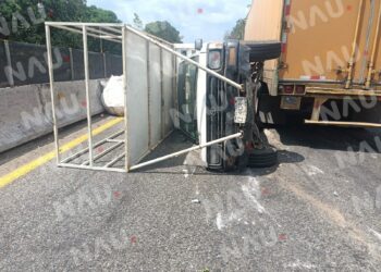 Solo daños en accidente de tres unidades en Huehuetán