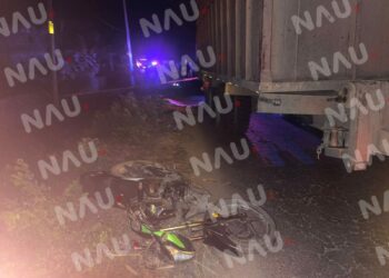 Tráiler mata a pareja que viajaba en motocicleta en Huixtla