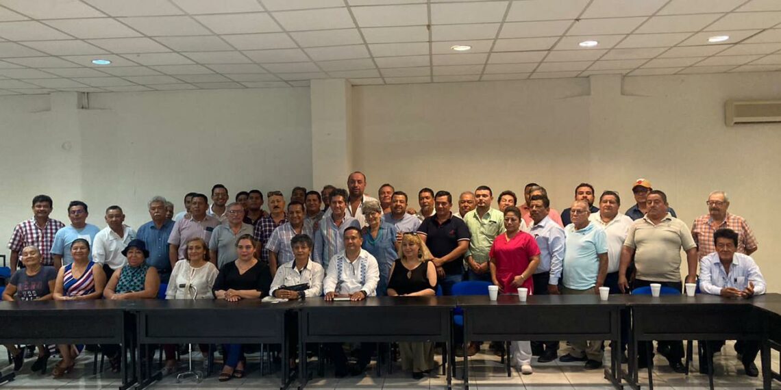 Transportistas reúnen con delegado de SMyT, abordan tema de reordenamiento