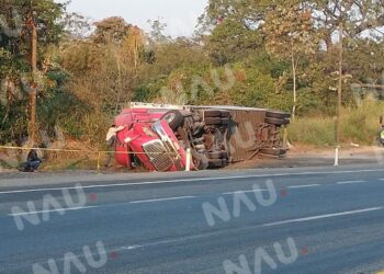 Vuelca tráiler en la cueva del diablo