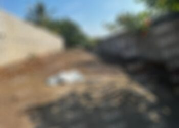 Muere indigente al golpearse la cabeza