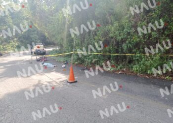 Mueren dos motocicletas que  invadieron  carril contrario y chocan contra el camión de la empresa cervecera