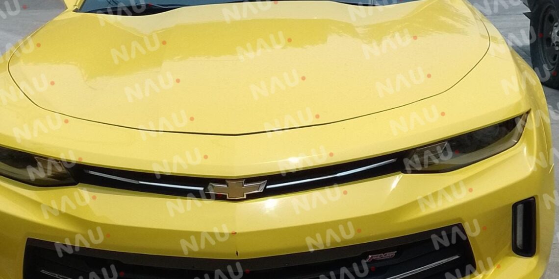 Detienen a sujeto armado en un Camaro