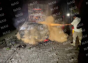 Se incendia una camioneta en la colonia Progreso de Mapastepec