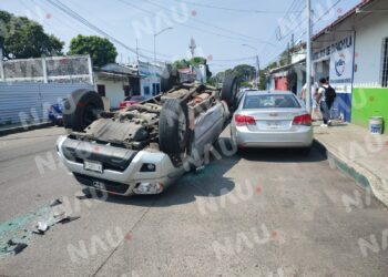 Choque de tres vehículos deja una persona lesionada
