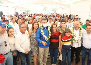 Rutilio Escandón inaugura reconstrucción del camino de acceso a Jesús María Garza, en Villaflores