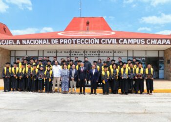 Asiste Rutilio Escandón a ceremonia de graduación de la Escuela Nacional de Protección Civil Campus Chiapas