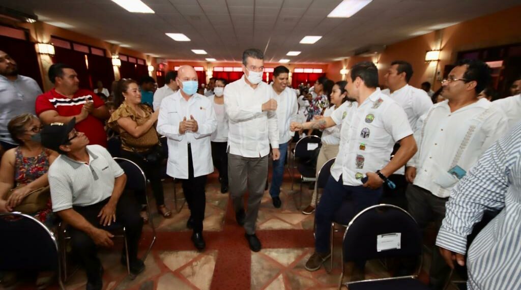 Desde Palenque, Rutilio Escandón hace justicia laboral al personal de salud
