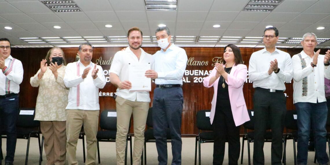 Entrega Rutilio Escandón reconocimientos a las buenas prácticas municipales