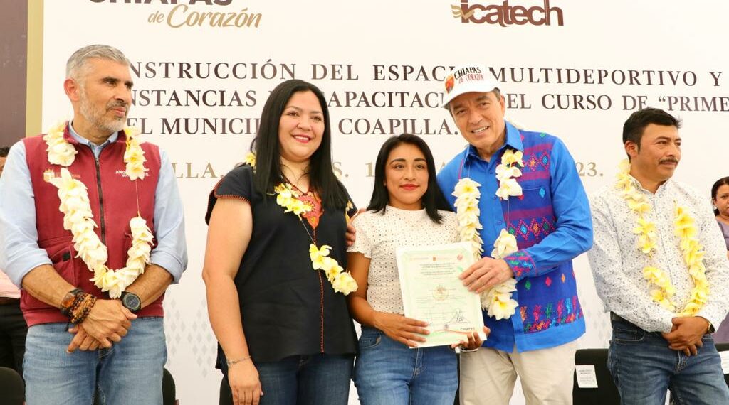 En Coapilla, Rutilio Escandón inaugura construcción de espacio multideportivo