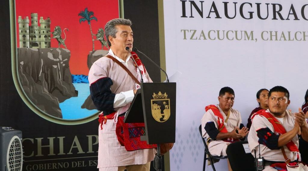 En Chalchihuitán, inaugura Rutilio Escandón Centro de Salud Tzacucum