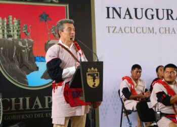 En Chalchihuitán, inaugura Rutilio Escandón Centro de Salud Tzacucum