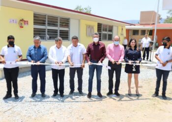 Rutilio Escandón inauguró la Telesecundaria 1451 de la colonia Satélite, en Tuxtla Gutiérrez
