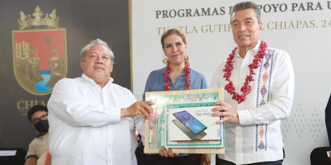 Arranca Rutilio Escandón entrega de programas de apoyo a la educación de niñas, niños y adolescentes