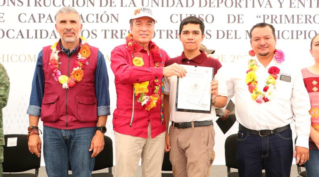 Beneficia Rutilio Escandón con modernización de Unidad Deportiva a habitantes de Chicomuselo