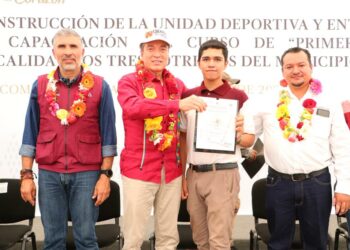Beneficia Rutilio Escandón con modernización de Unidad Deportiva a habitantes de Chicomuselo