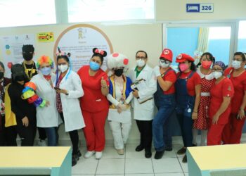 Rutilio Escandón celebra Día de la Niña y el Niño con pacientes del Hospital de Especialidades Pediátricas