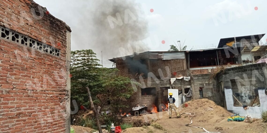 Se incendia casa abandonada en la 6a avenida Sur y 20 calle poniente