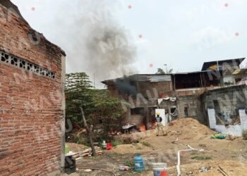 Se incendia casa abandonada en la 6a avenida Sur y 20 calle poniente