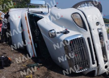 Vuelca otro tráiler en la curva del diablo en Tuzantán
