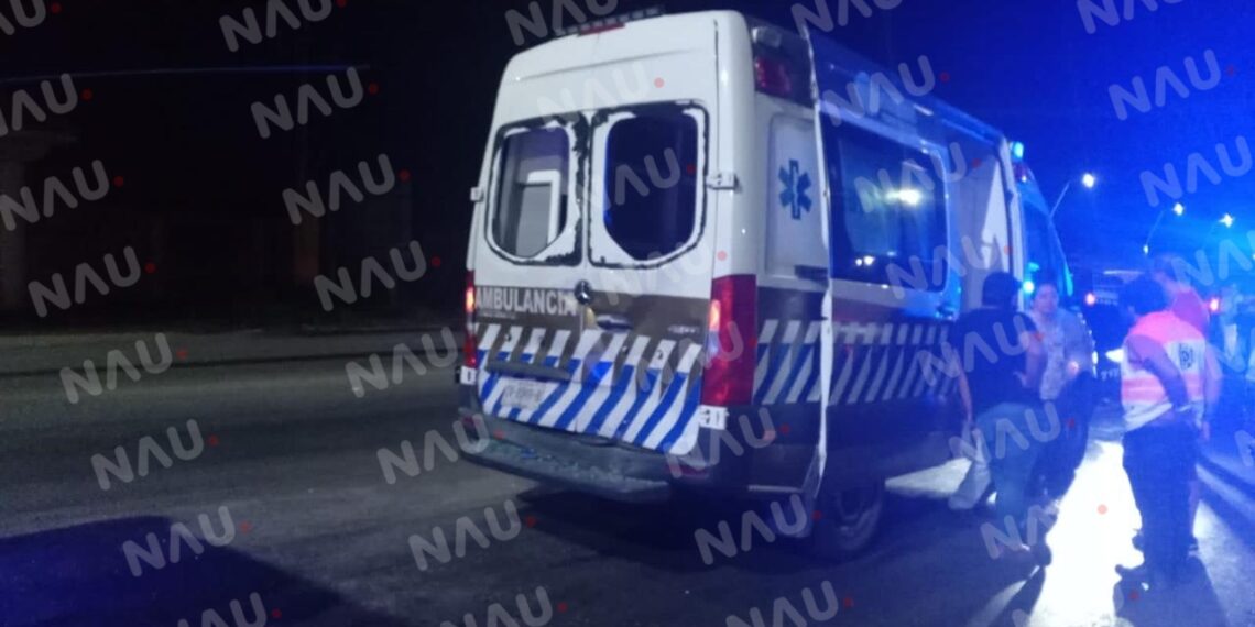 Atiende Cruz Roja Mexicana y PC Tapachula a tres personas en choque de ambulancia y tráiler