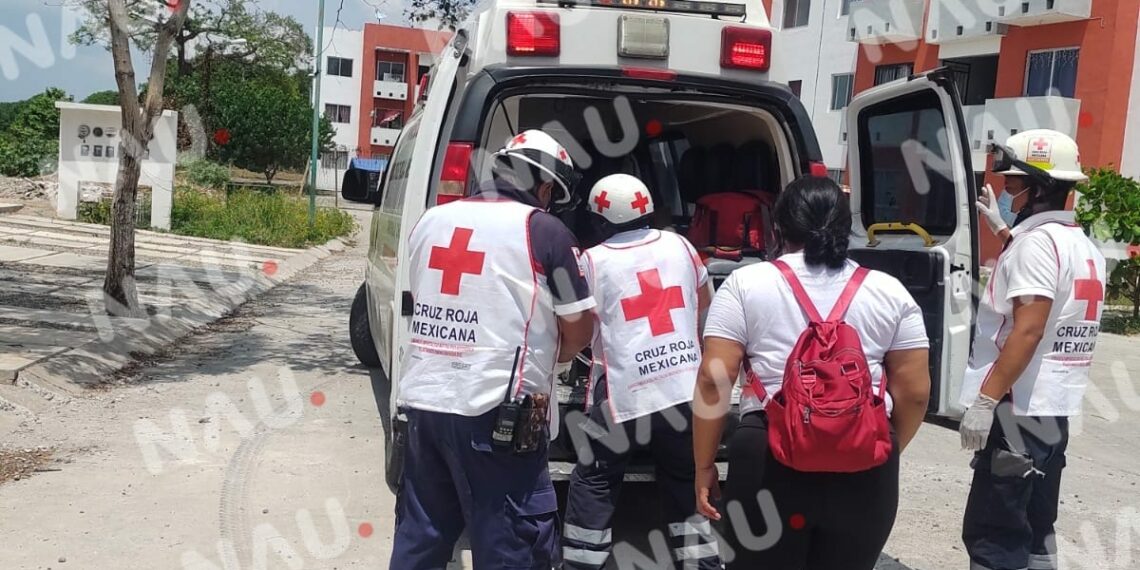 Atiende cruz roja a dos personas en diferentes auxilios