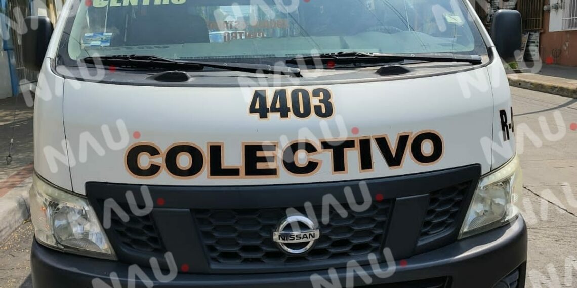 Combi impactó a motociclista