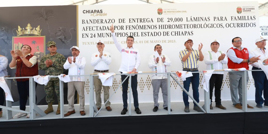 Rutilio Escandón da banderazo a entrega de 29 mil láminas a familias afectadas en sus viviendas por lluvias y vientos