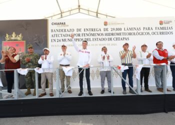 Rutilio Escandón da banderazo a entrega de 29 mil láminas a familias afectadas en sus viviendas por lluvias y vientos