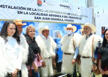 Rutilio Escandón inaugura red de energía eléctrica en la localidad Arvenza II de Chamula