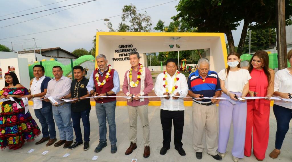 Rutilio Escandón inaugura Parque Infantil en Villa Comaltitlán