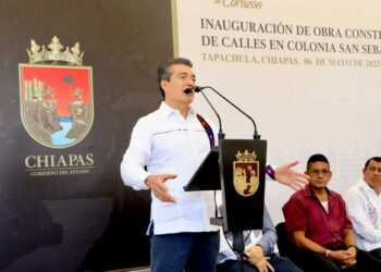 En Tapachula, Rutilio Escandón inaugura pavimentación y mejoramiento integral de calle en la colonia San Sebastián
