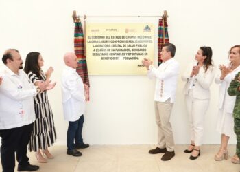 Rutilio Escandón conmemora el 25 aniversario del Laboratorio Estatal de Salud Pública