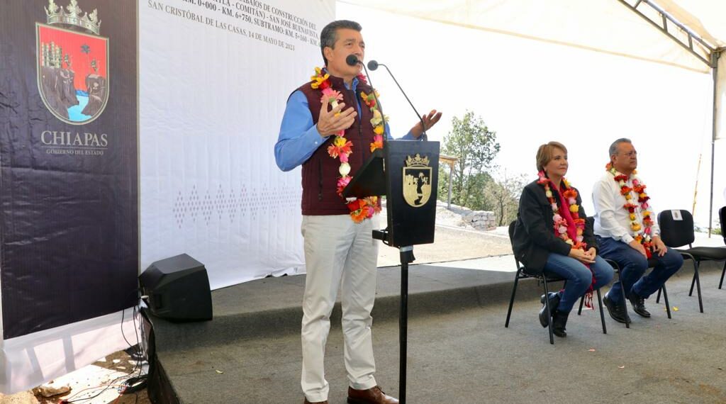 En SCLC, Rutilio Escandón inaugura camino de la carretera Tuxtla-Comitán a la localidad de San José Buenavista