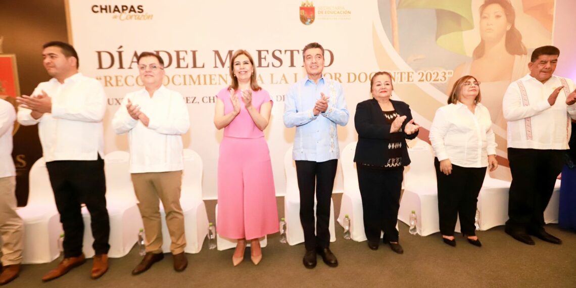 Junto a docentes, Rutilio Escandón conmemora el Día de la Maestra y del Maestro