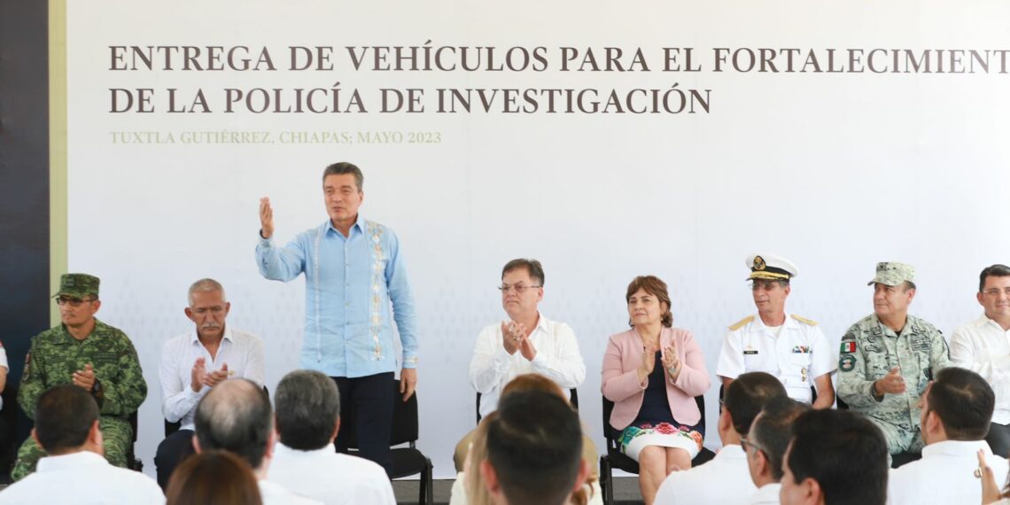 Rutilio Escandón entrega 38 vehículos a la Policía de Investigación de la FGE